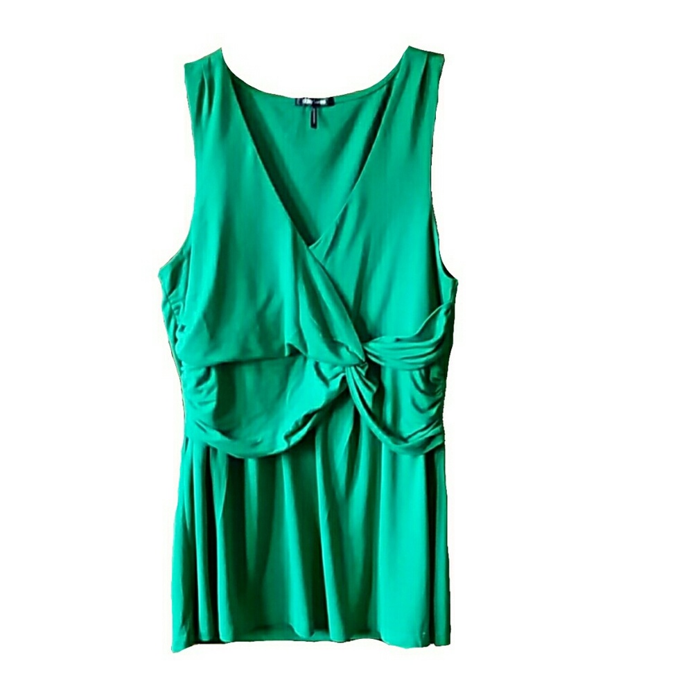 NWOT 💚 Daisy Fuentes top!